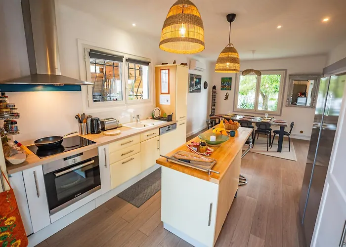 Surf House Bed & Breakfast