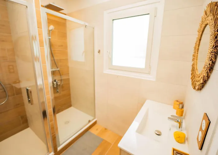 Surf House Bed & Breakfast